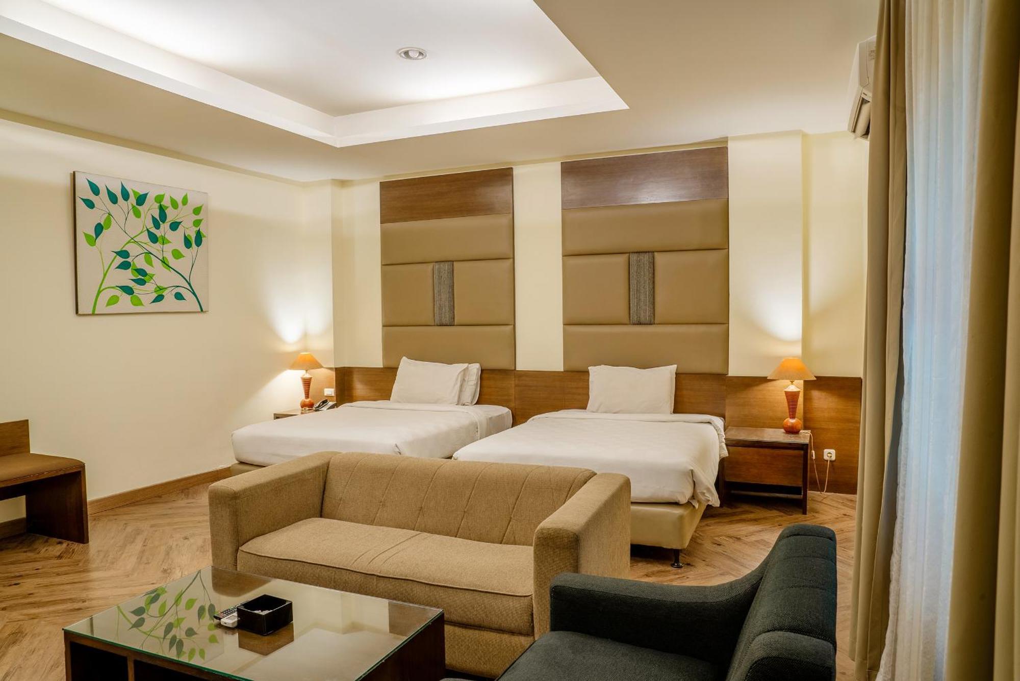 Hotel Alia Cikini Джакарта Экстерьер фото