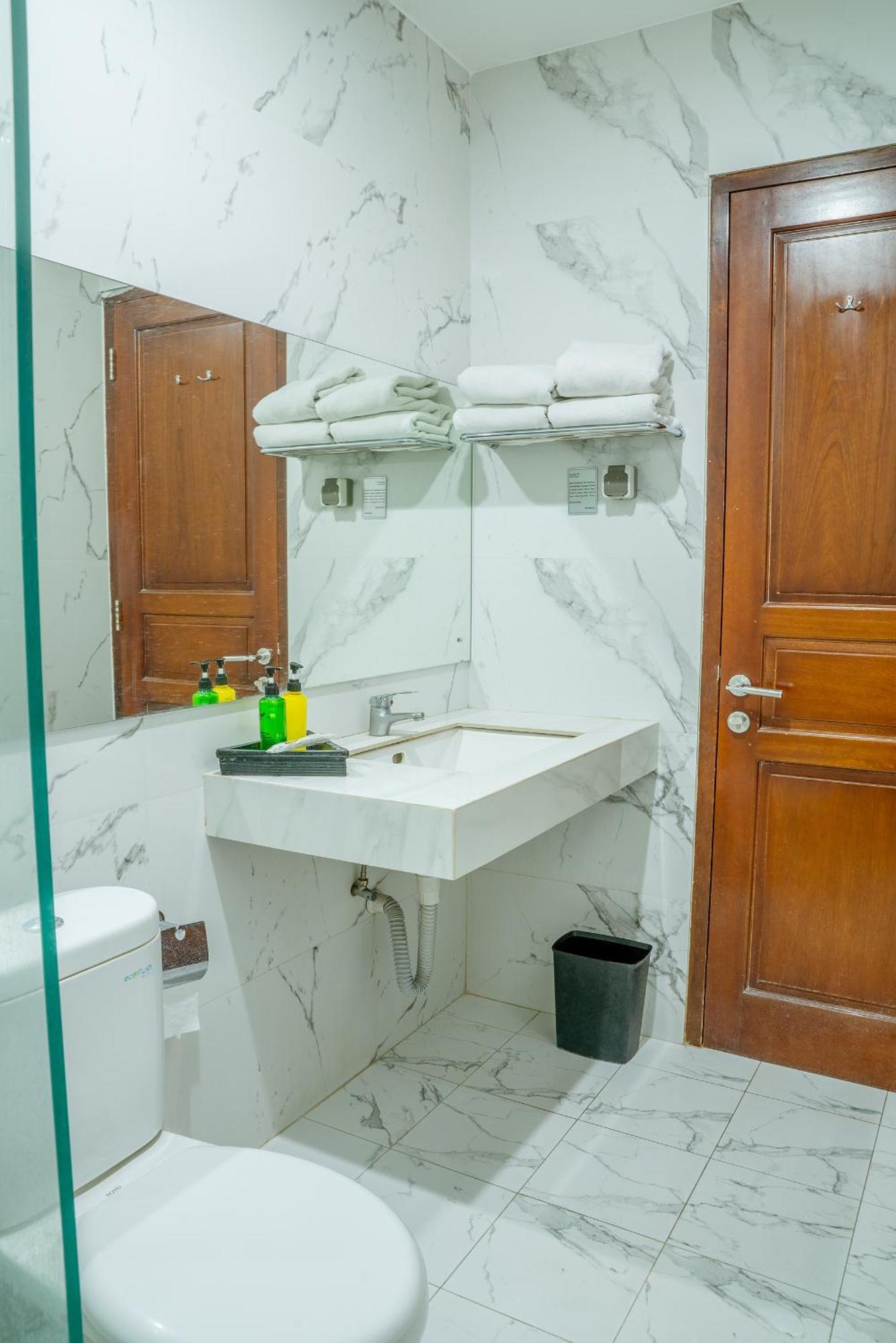 Hotel Alia Cikini Джакарта Экстерьер фото